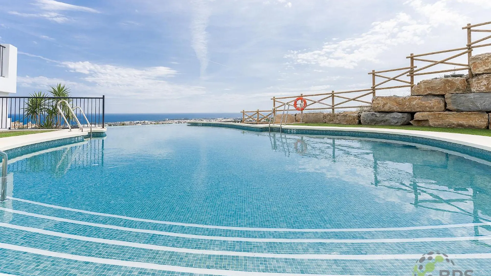 Beautiful 3 Bedroom Apartment - 6 Pools - 291 Estepona Spain